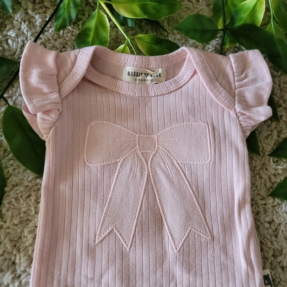 Baby Girl Pink Ribbed Bow Onesie (0-3 Months) - Picture 3 of 4